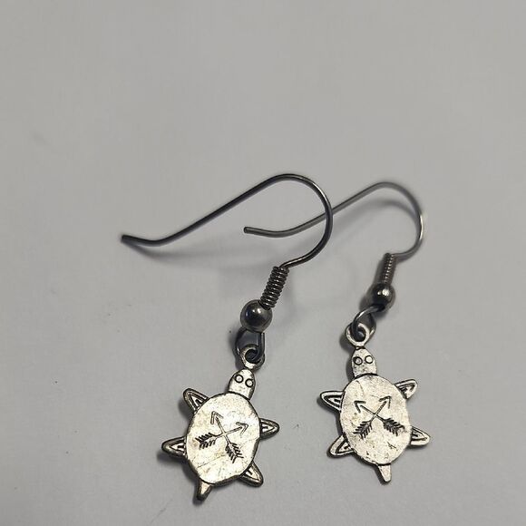 Silver Turtle Earrings - Picture 1 of 3